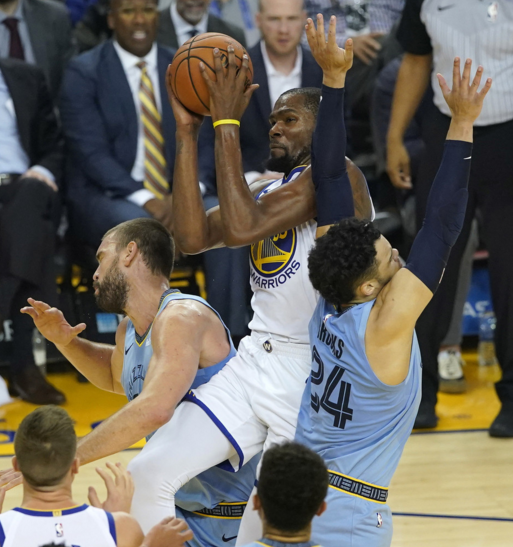 比赛局势复杂引发热议！，科维托娃在湖人比赛中领先优势明显比赛高潮迭起的简单介绍