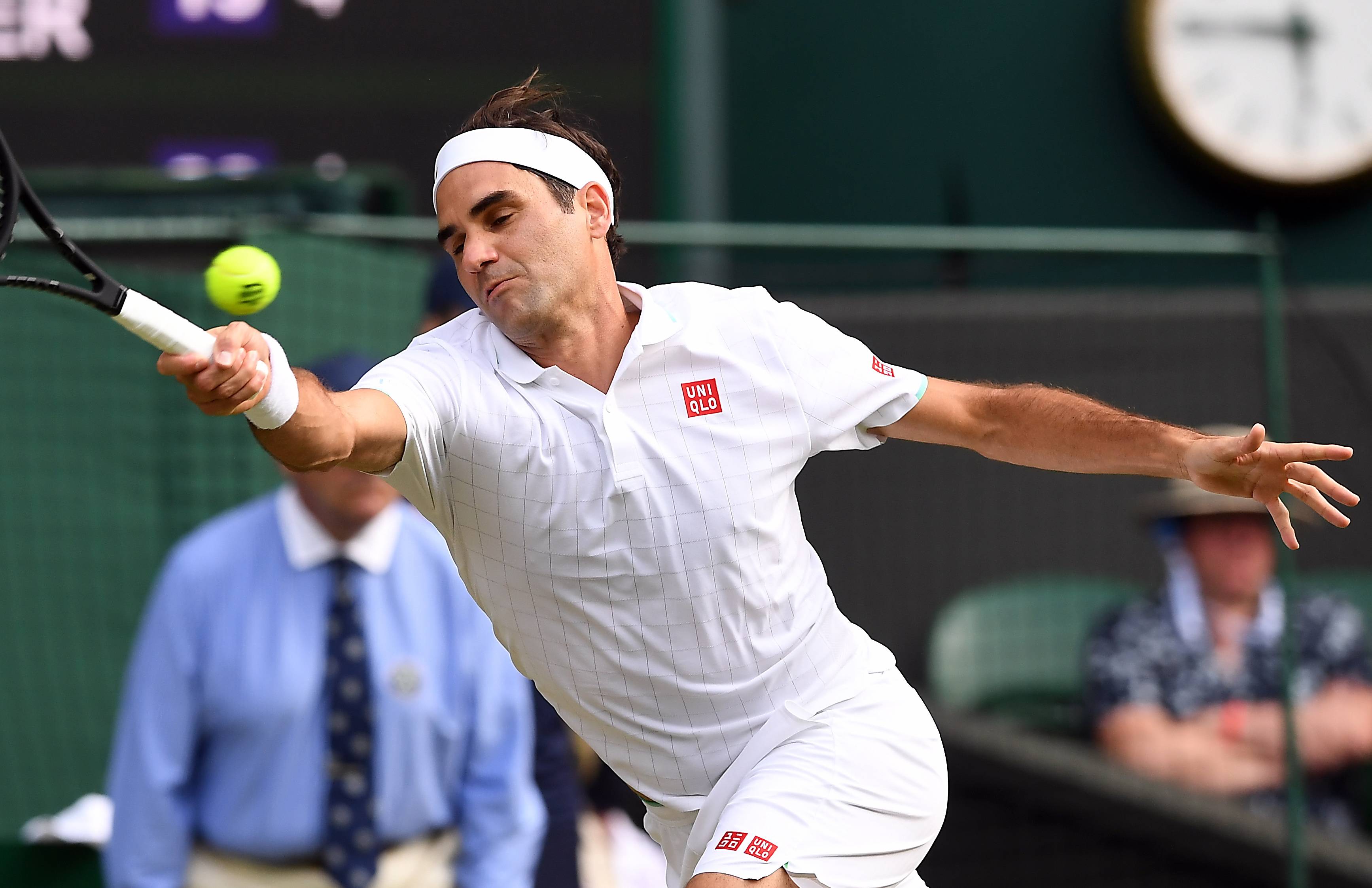 关于重返赛场引发热议！，费德勒在TES比赛中最后时刻胜出观众掌声雷动的信息