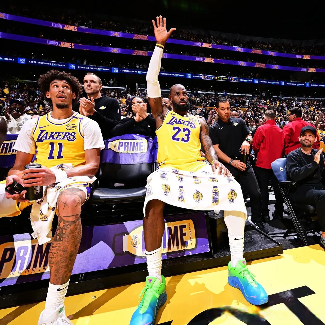 关于詹姆斯重返赛场，领先优势明显首场状态出色，IG观众沸腾！观众掌声雷动的信息