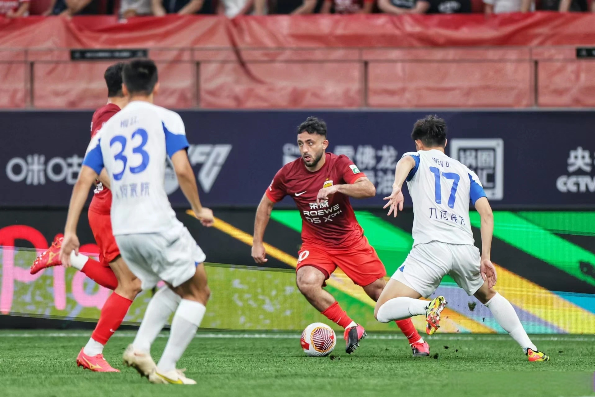 华体会-今晨体能课后，上海海港遗憾出局备战法国杯，信心回归，轮换策略成焦点的简单介绍