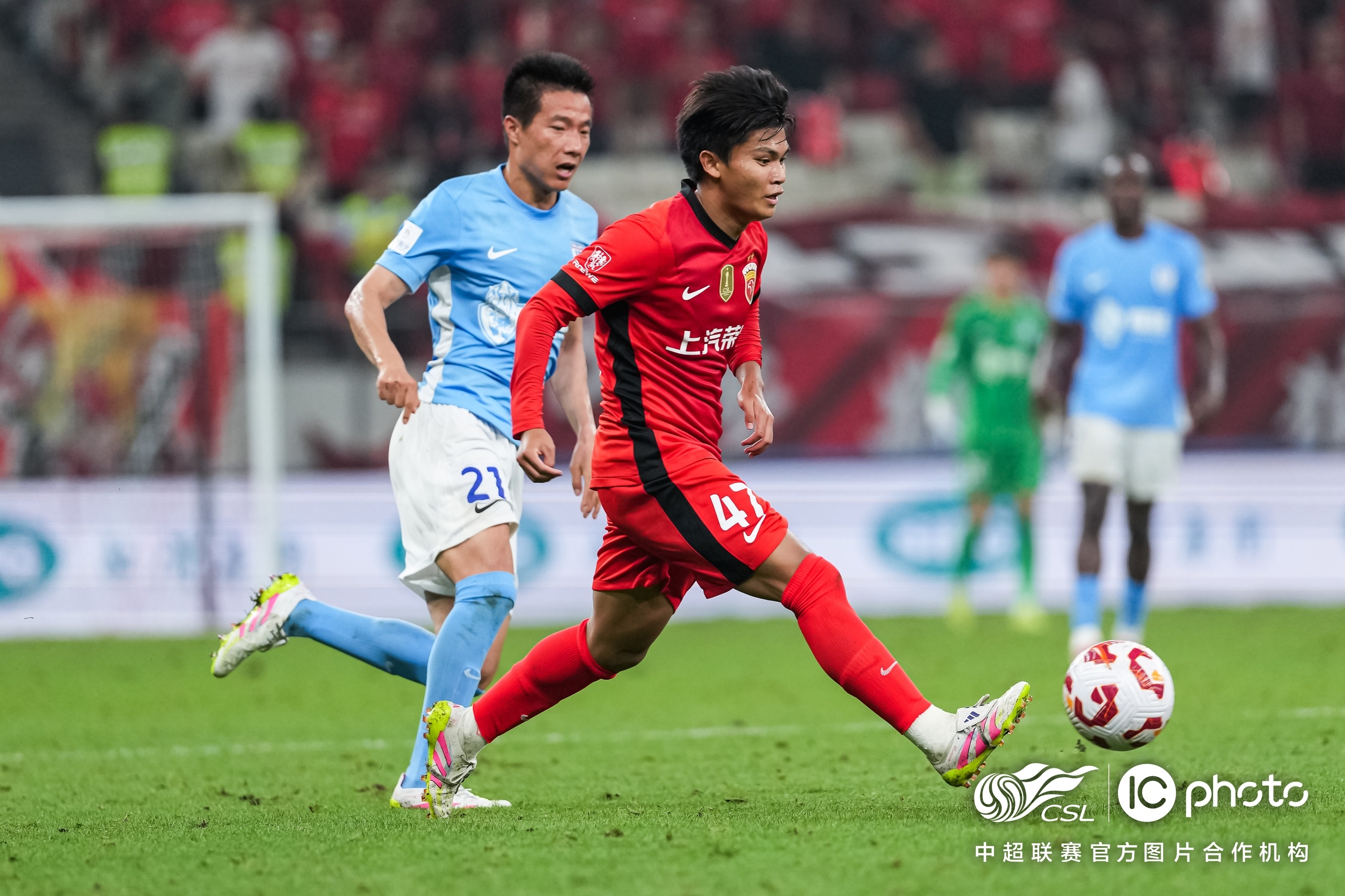 今晨体能课后,上海海港遗憾出局备战法国杯,信心回归,轮换策略成焦点的简单介绍 今晨体能课后,上海海港遗憾出局备战法国杯,信心回归,轮换策略成焦点的简单介绍