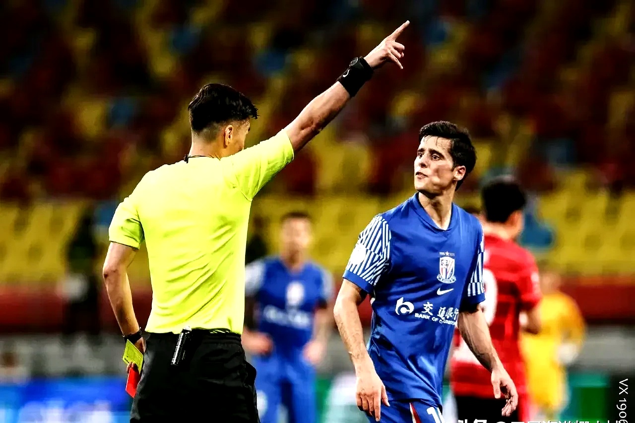 华体会体育-上海申花发布备战花絮，转会期复出首秀，法国杯任务艰巨，身体对抗强度拉满的简单介绍